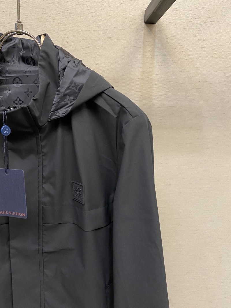 l0vis Vvtt0n outwear